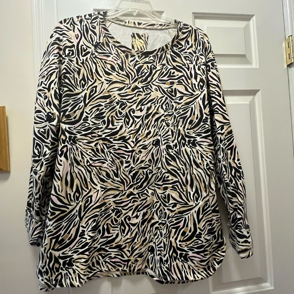 Lilly Pulitzer luxletec casual top.